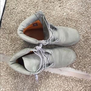 Women’s size 9 forest grey timberlands